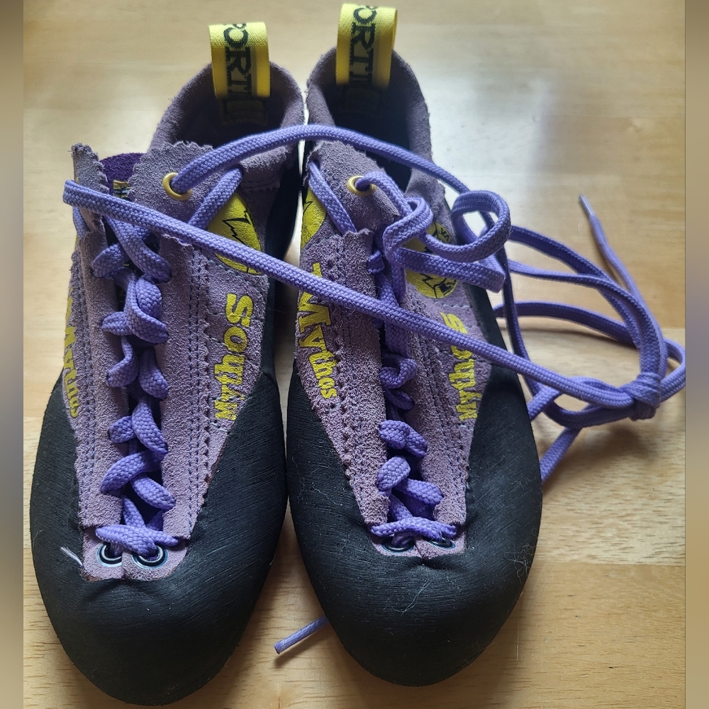 La Sportiva Mythos Climbing Shoes size 35.5